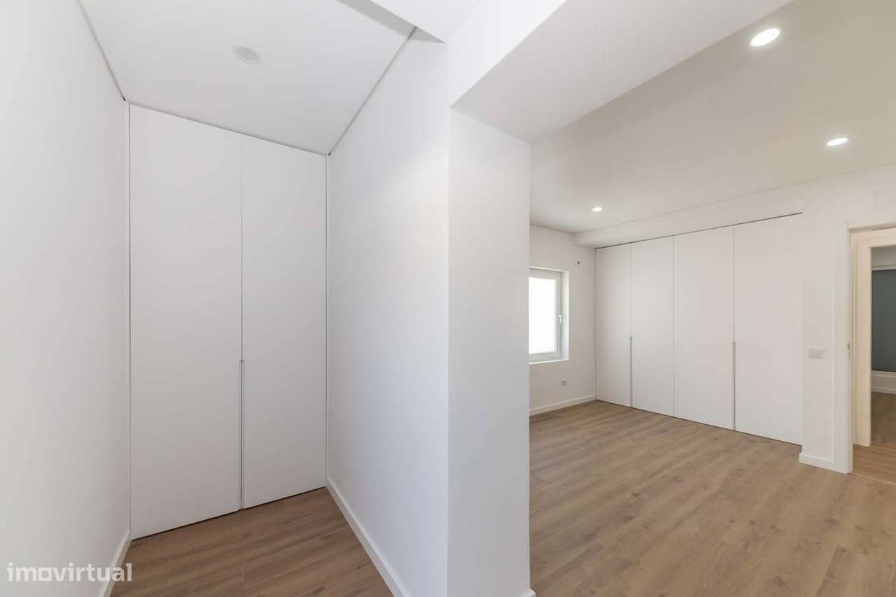 T3 NOVO – Apartamento com Espaço Exterior Único de 500 m² no Seixal-42