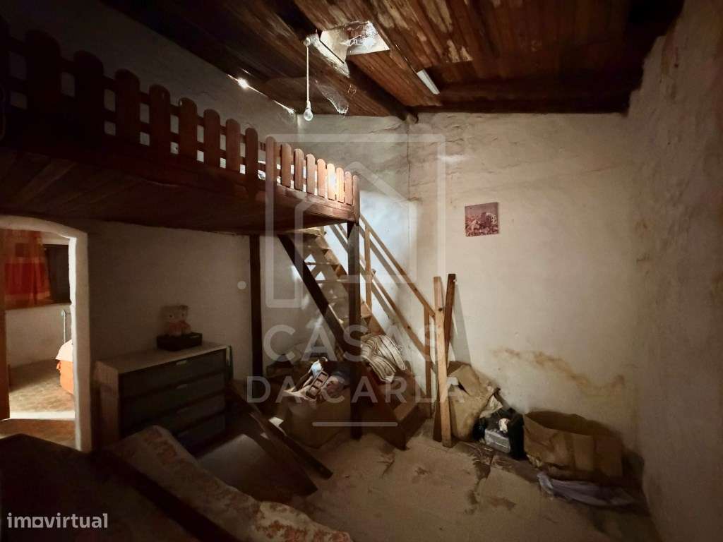 Moradia com 225m2 para remodelação em Beringel-11