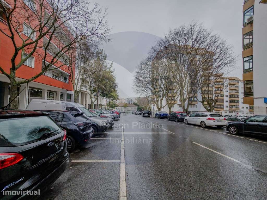 T2 com Cozinha Equipada, Varanda, 2 WC's, 3 Roupeiros embutidos e G...-32