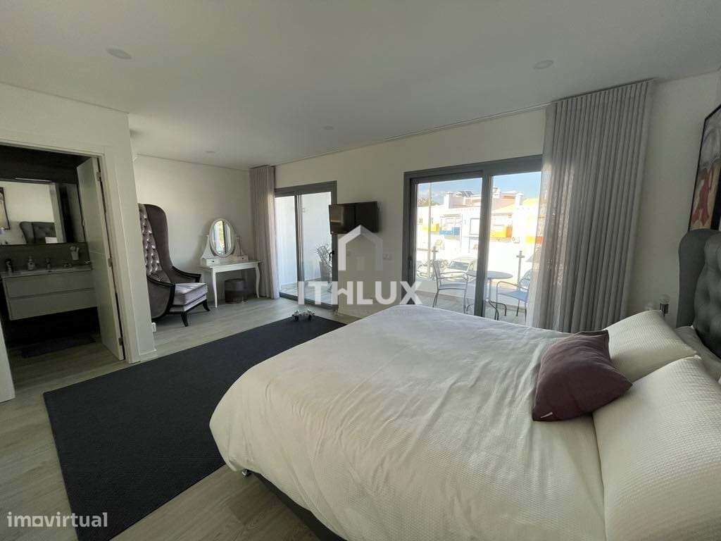Excepcional Moradia Contemporânea 3+2, em Tavira-24