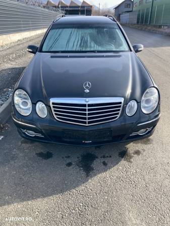 Dezmembrez Mercedes E Class W211 2.2 CDI 2005 646.961 - 2