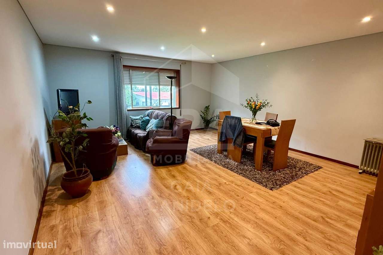 Apartamento T3 com 114 m² | Totalmente Remodelado | Arrendado-1