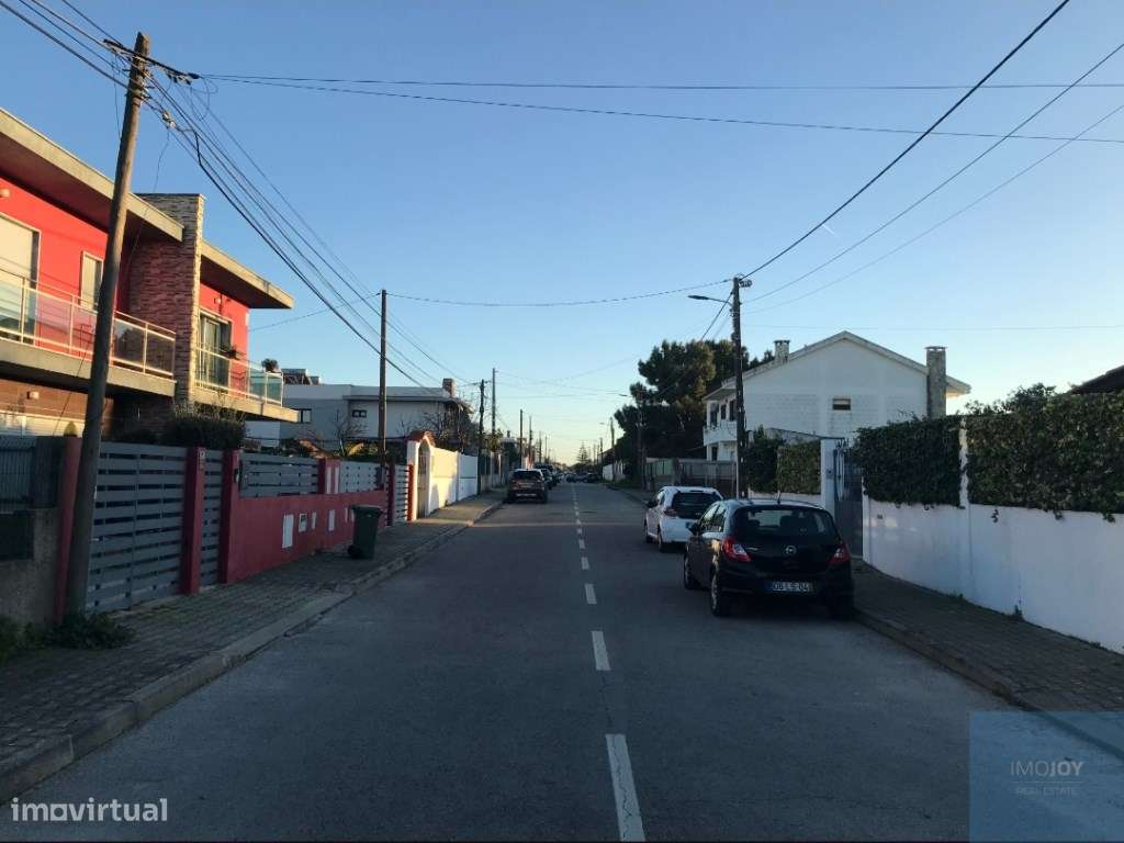 Moradia T4 em Construção com Piscina e Jardim em Fernão Ferro-5