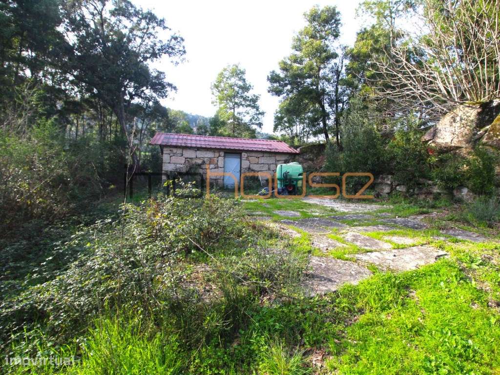 Quinta de 5.6 ha - Varias edificações, ribeiro e vista Douro-18