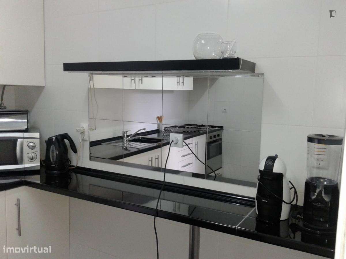 Quarto - localizado em Amadora Lisbon - Grande imagem: 5/9