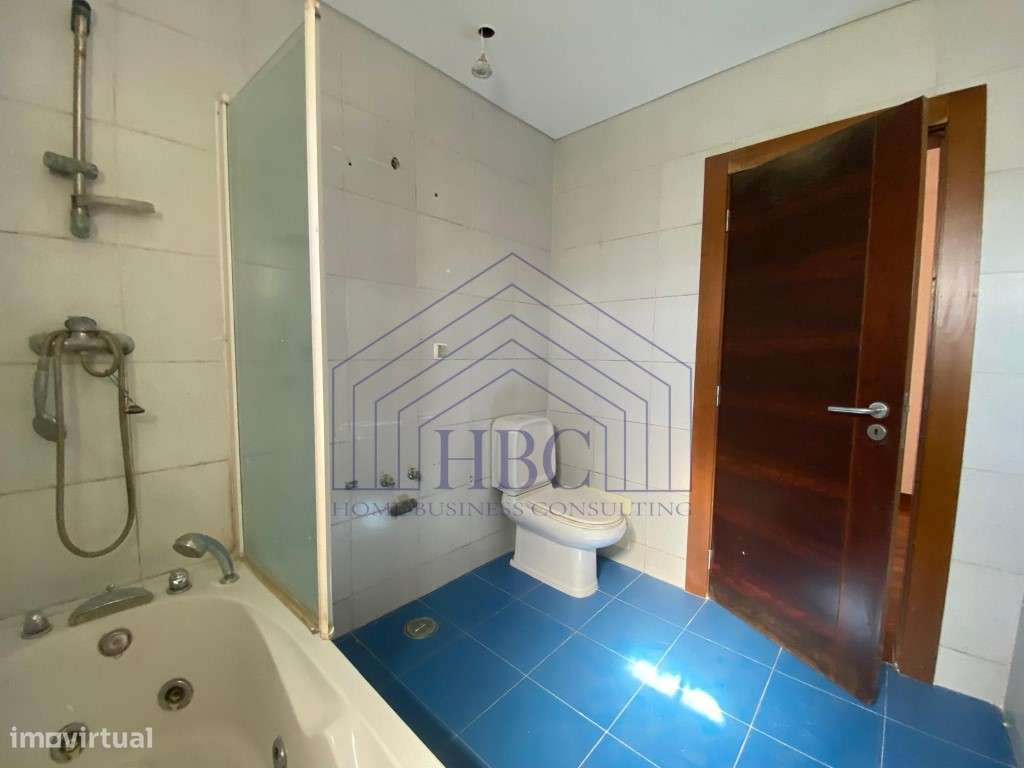 Moradia T4 com Amplo Jardim e Potencial de Remodelação em Alcabidec...-45