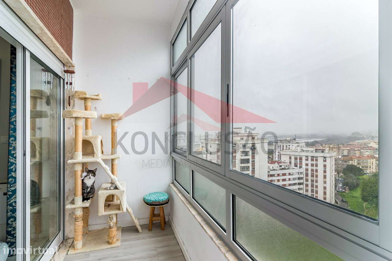"""Apartamento T4 Remodelado com Vista Panorâmica para o Rio Tejo -...-8