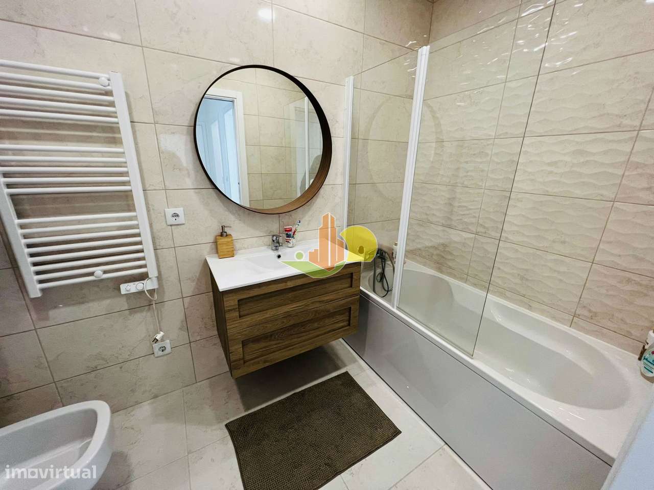 T2 c/ Garagem - Condomínio c/ Piscina-16