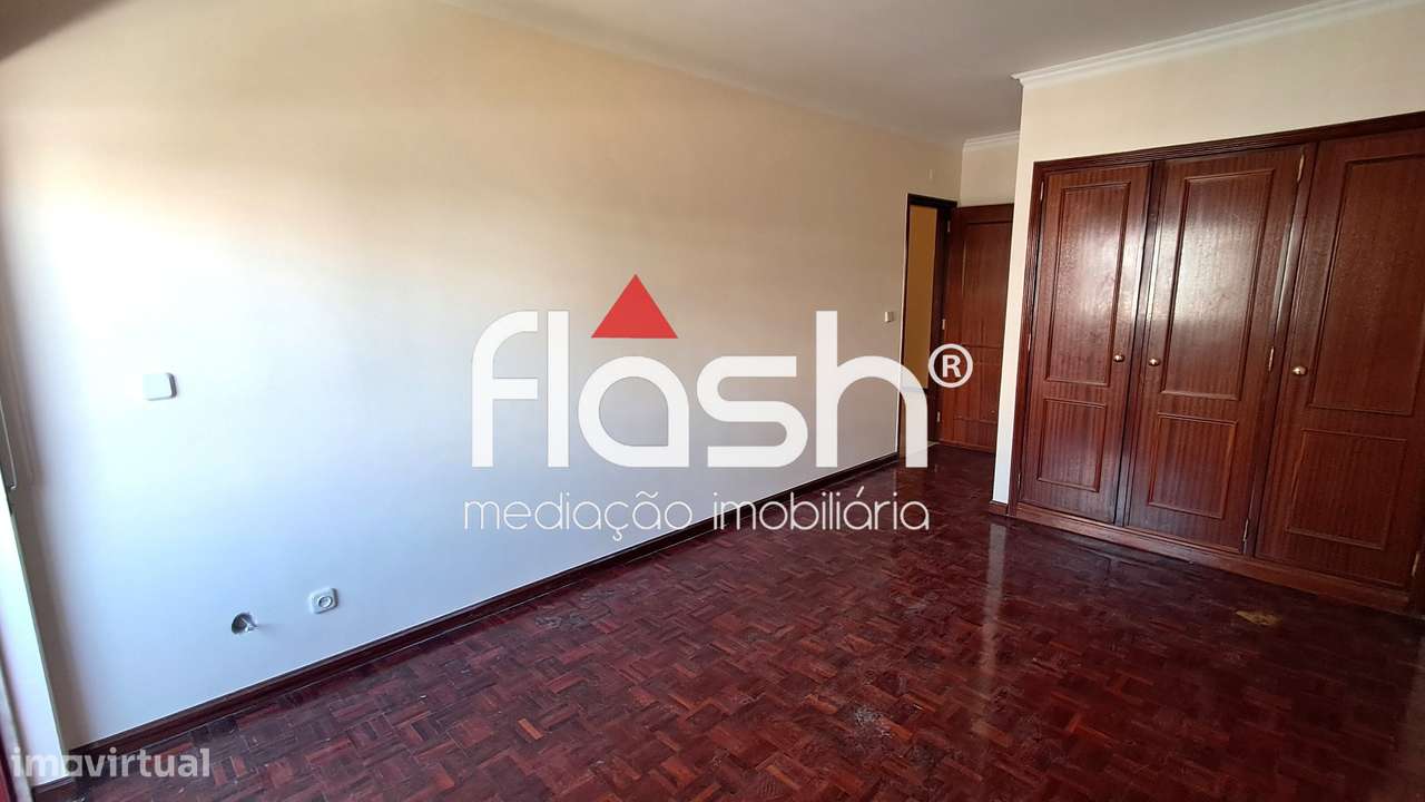 Apartamento T2 c/ parqueamento em Mem Martins-19