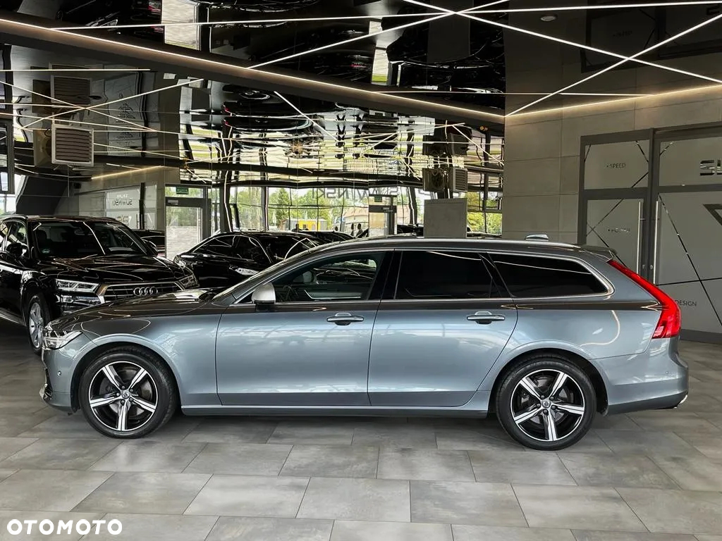 Volvo V90 D5 AWD R-Design - 4