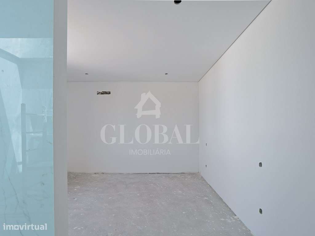 MORADIA T4 ESMORIZ-18