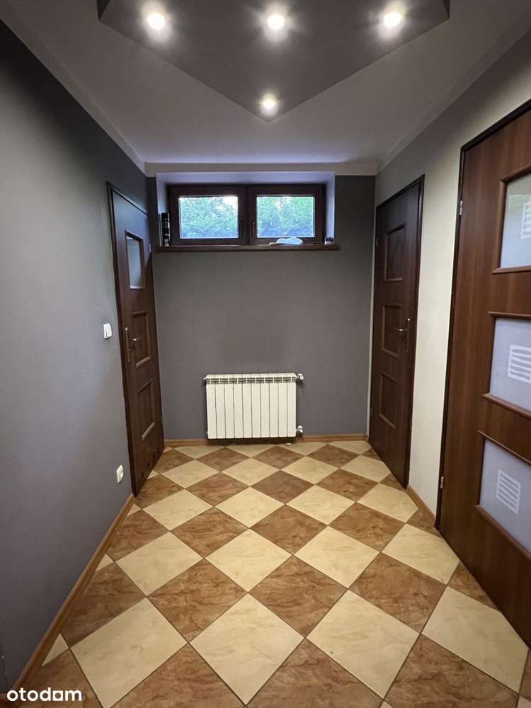 Funkcjonalny dom w dobrej lokalizacji-6