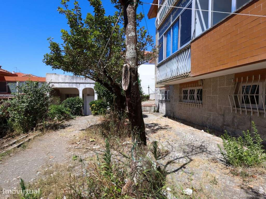 Moradia T6 em Monte Abraão-52