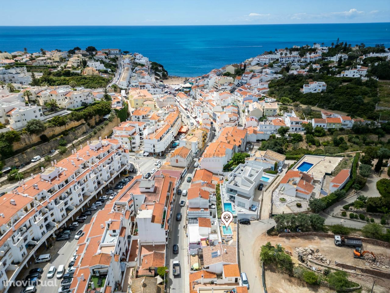 Para venda em Carvoeiro, moradia com piscina privada apenas a 250m da