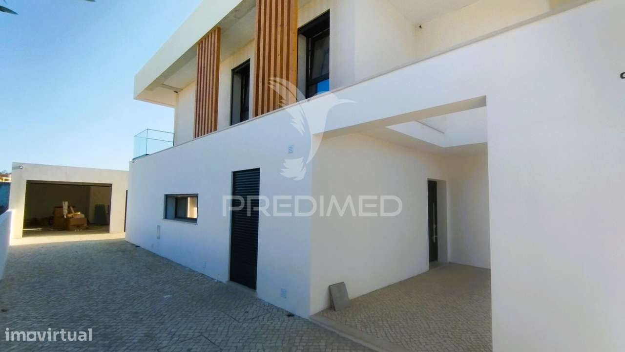 Terraço, Suíte, Garagem 2 viaturas, Closet, Piscina 4 X 7.5 - Grande imagem: 2/32