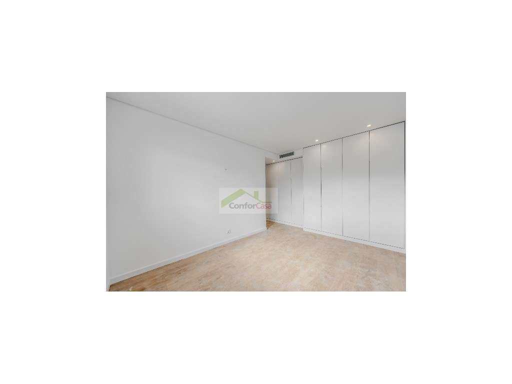 Apartamento T2 em Construção com Varanda e Garagem - Braga Centro-8