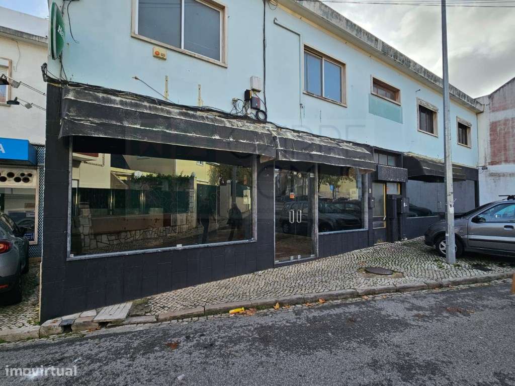 Prédio com Comércio e 2 apartamentos, em Mem Martins, Sintra - Grande imagem: 5/60