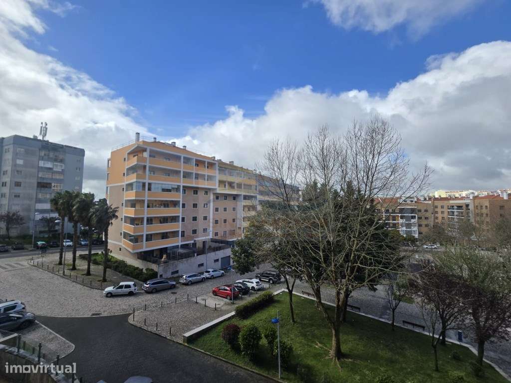 Fantástico T2 com 2 WCS varandas Garagem e Arrecadação na Urbanizaç... - Grande imagem: 4/34