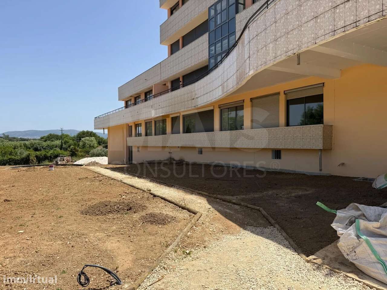 Apartamento T2 Semi-Novo | Terraço | Garagem | Bombarral-25