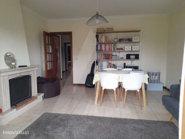 Apartamento T2 com garagem e espaço exterior em Fermentelos - Grande imagem: 2/15