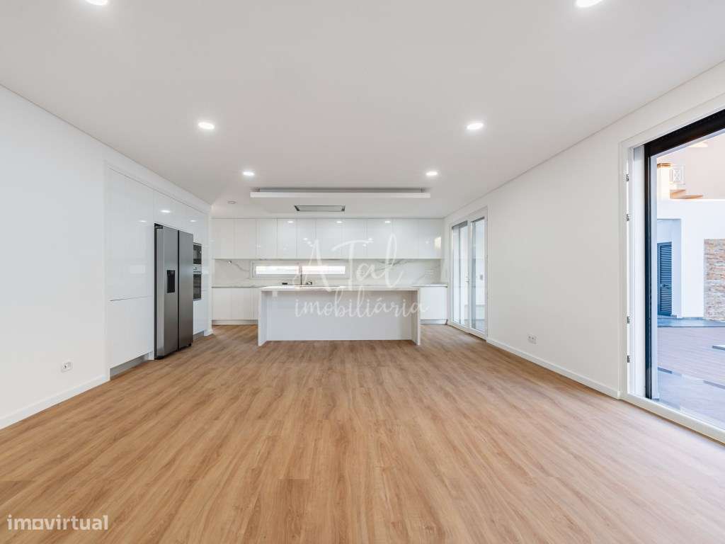 Moradia V4 com piscina em Azeitão-18