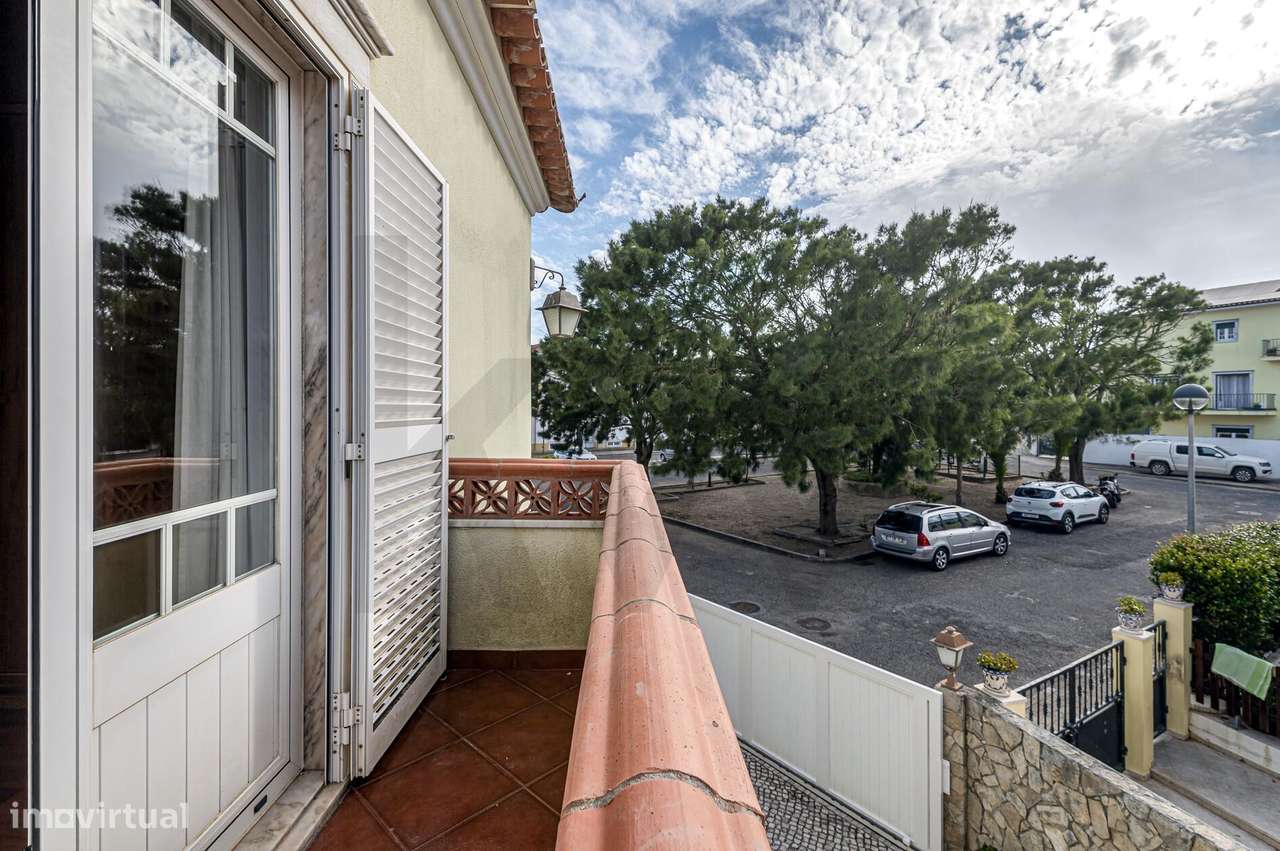 Moradia T4 Independente com Jardim – A 12 min a pé da Praia e 35 min d-42