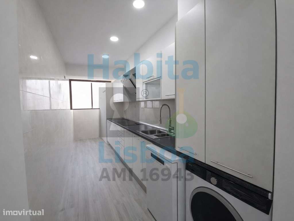 Duplex T3 Com Terraço junto à Praia Costa da Caparica-51