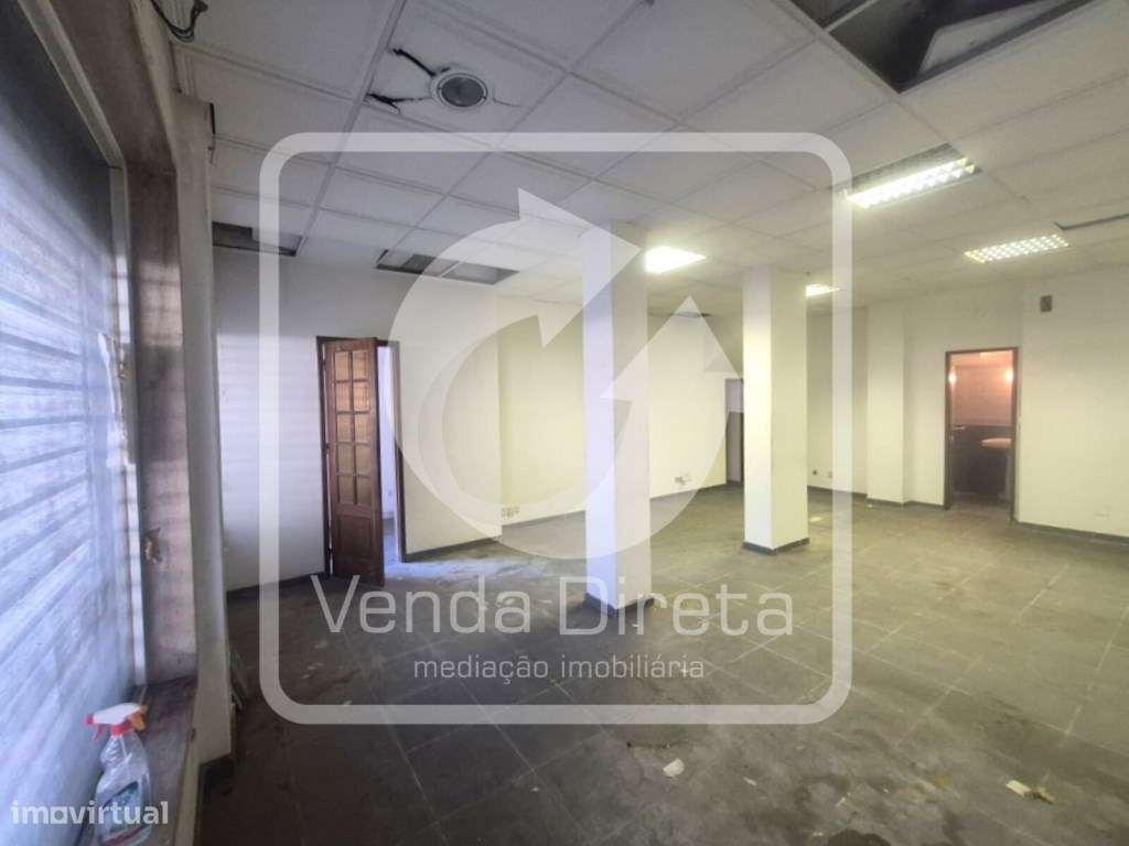 Loja/Escritório Duplex com 108 m² e Terraço no Centro do Laranjeiro...-13