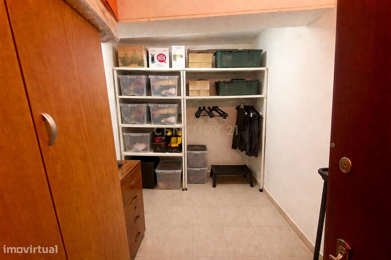 T3 com Excelente Localização – Mem Martins-16