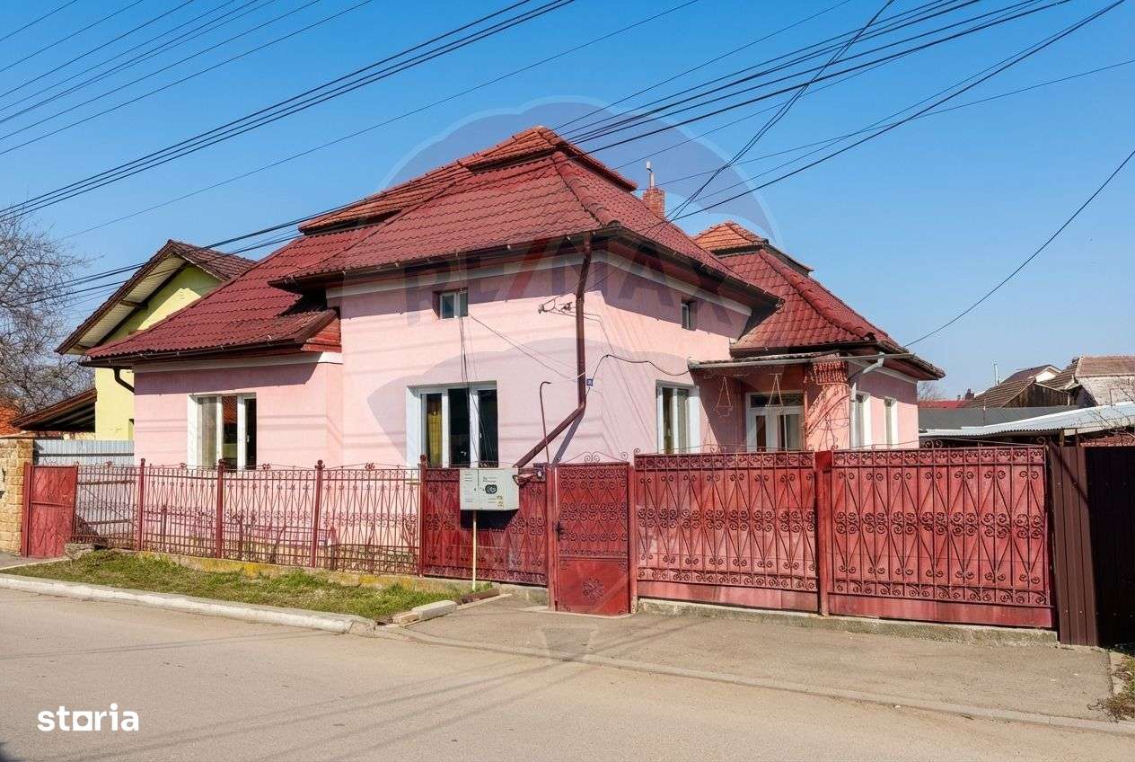 Casă cu 3 camere - str. Primaverii-0