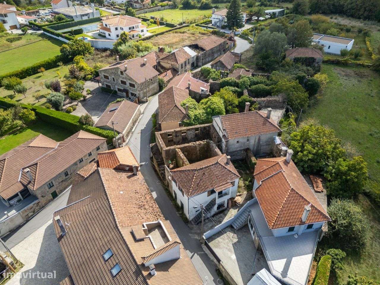 Conjunto de 4 moradias em Borbelinha, Adoufe - Vila Real-7