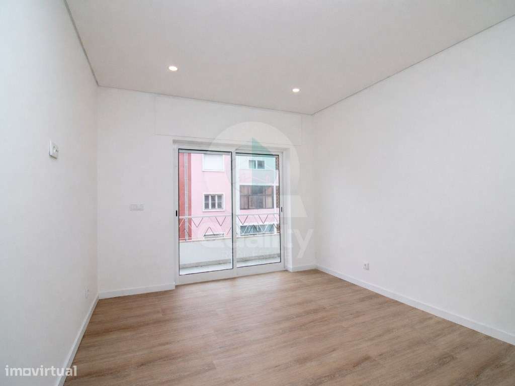 Apartamento T4 Totalmente Renovado - Verderena - Grande imagem: 3/38