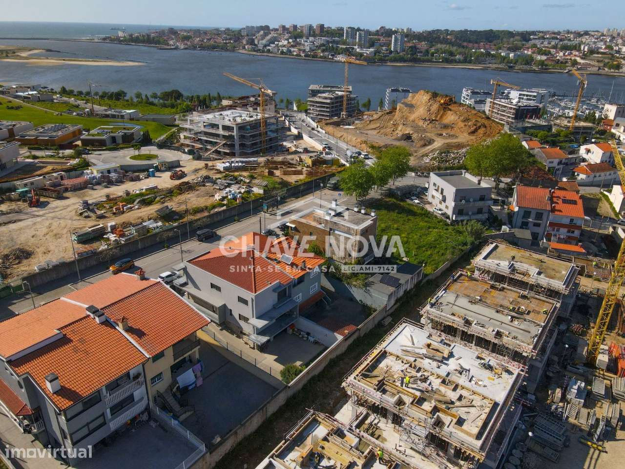 Moradia Geminada V3 Como Nova c/ Garagem Box em Canidelo-23