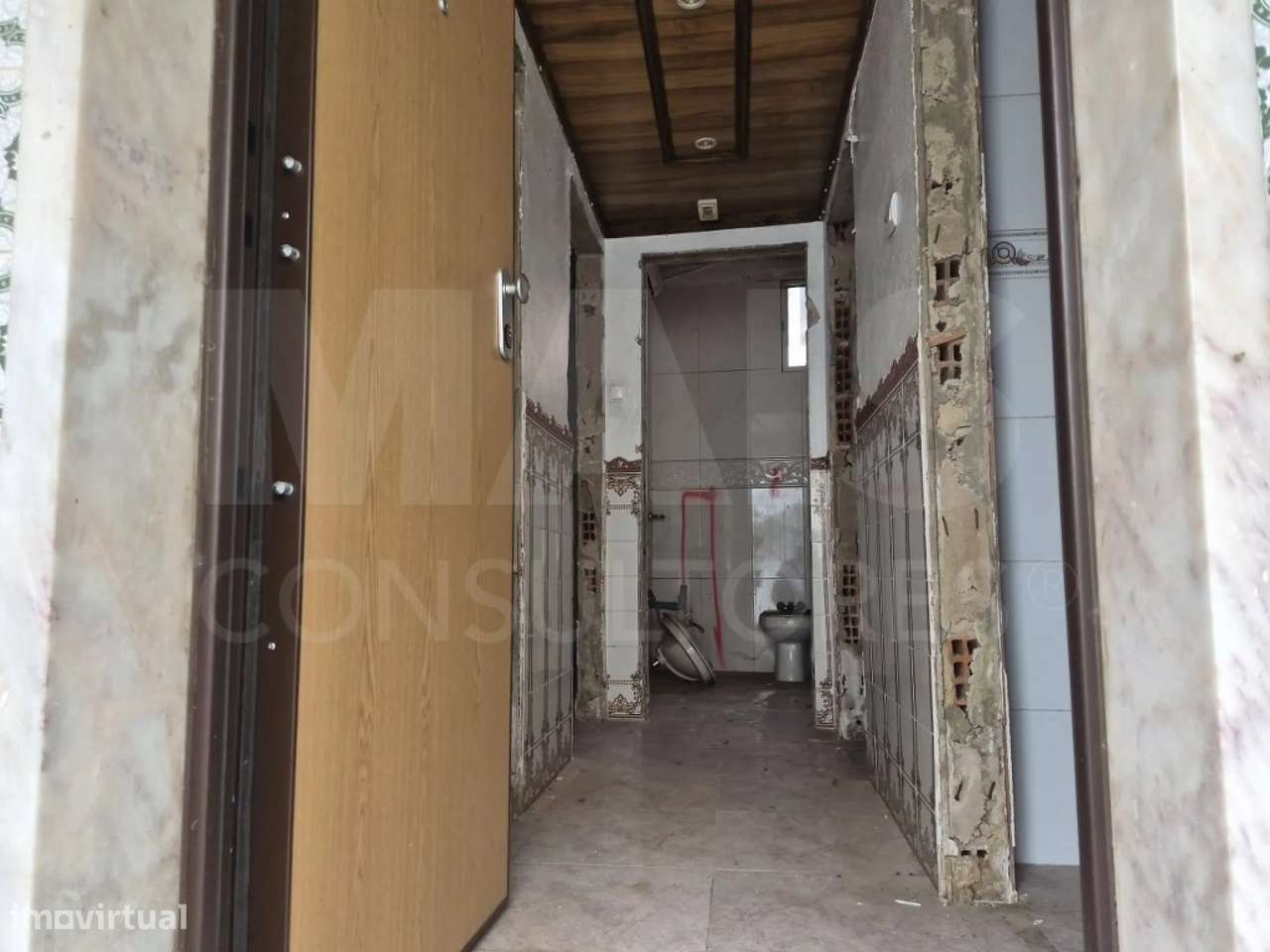 Oportunidade de Investimento em Vialonga – Moradia T2 para Remodelação - Grande imagem: 4/12