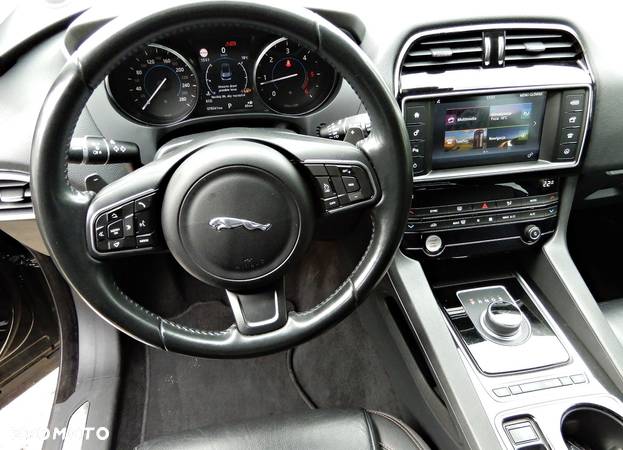 Jaguar F-Pace 2.0 i4D AWD Pure - 10