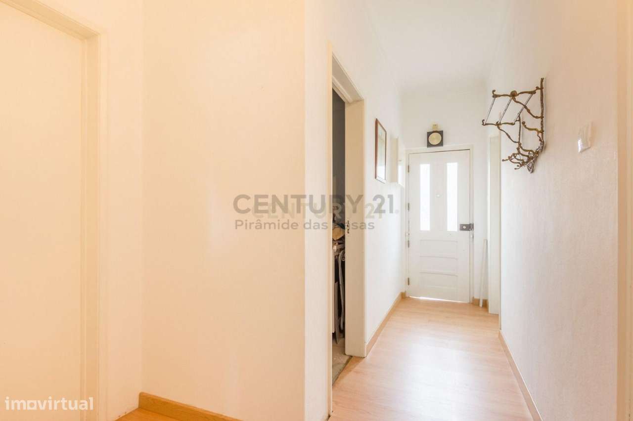 Quinta do Conde - Moradia Isolada de 3 assoalhadas para remodelação, c-6
