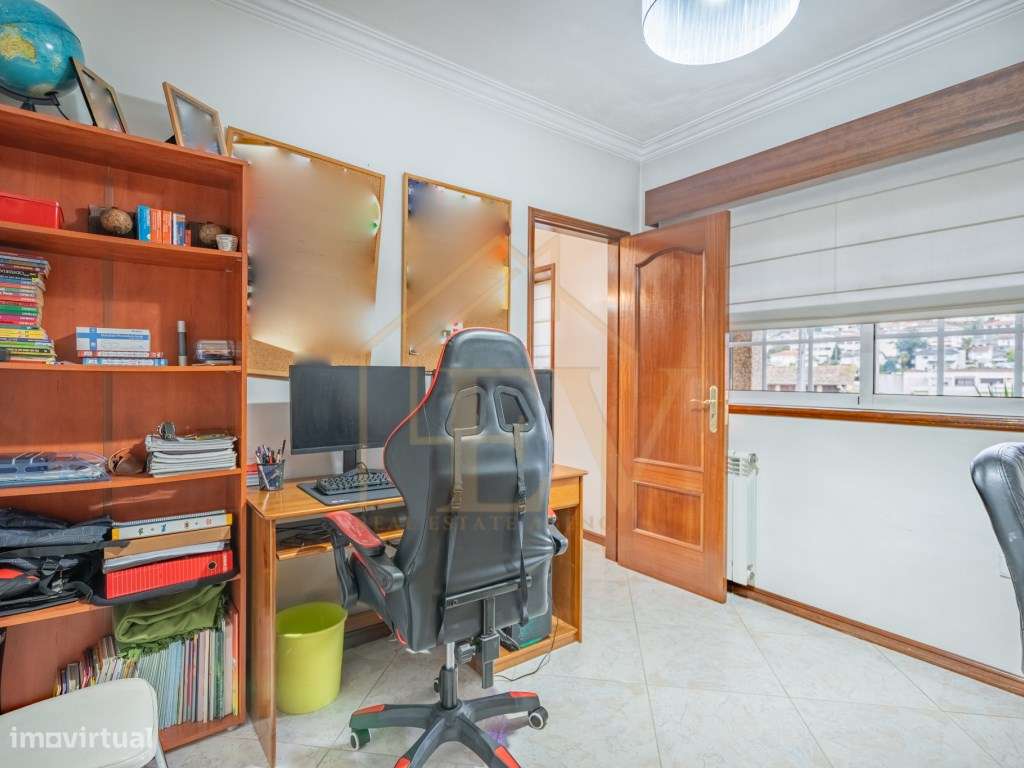 Moradia T4 em Aldão-21