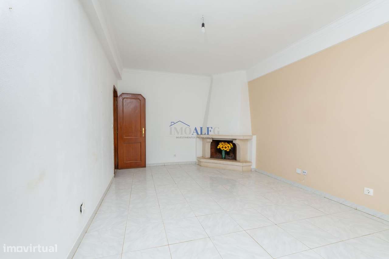 Apartamento T3 no centro de Vialonga com elevador-8