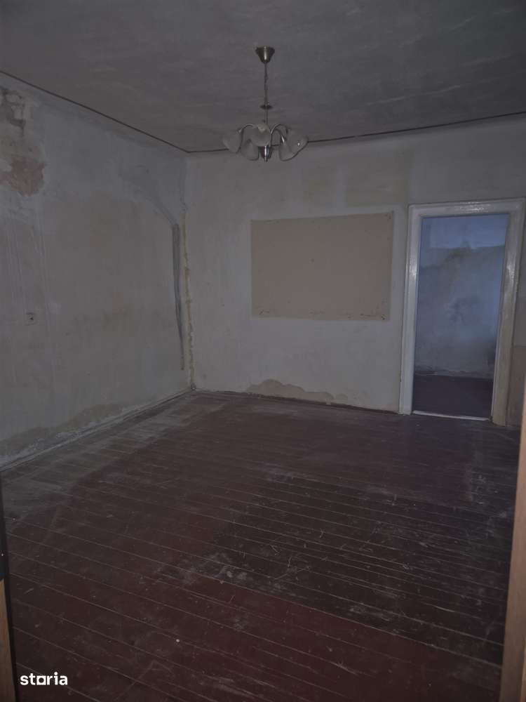 Casă cu 2 camere, Teren 301 mp, acces curte comuna , Pret redus-9