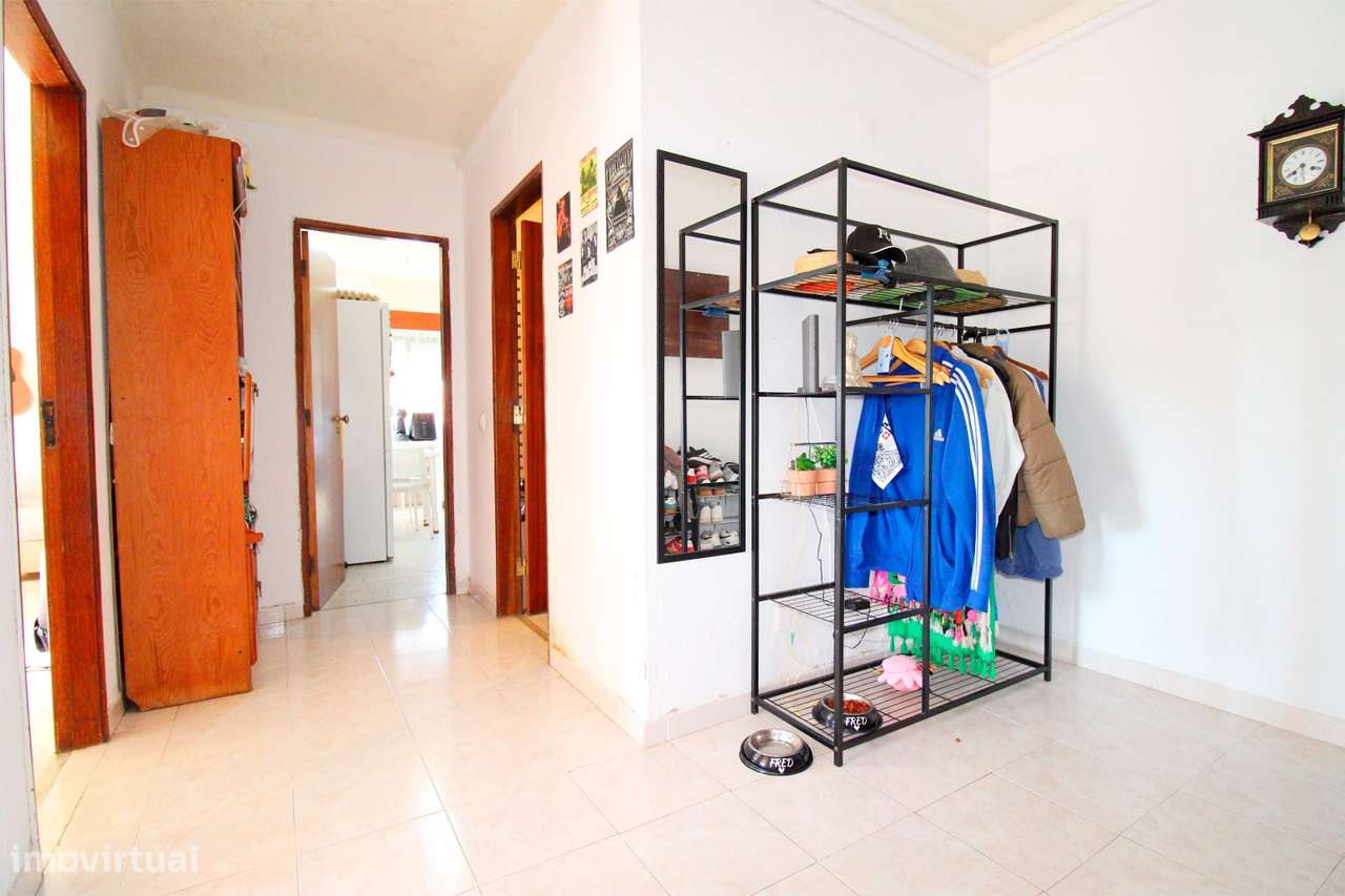 Apartamento T2 Amora - Seixal-12