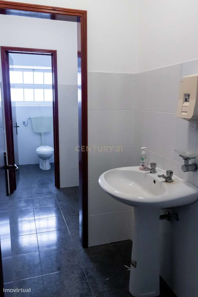 Imóvel de 3 Pisos com Potencial para Turismo ou Negócio-11