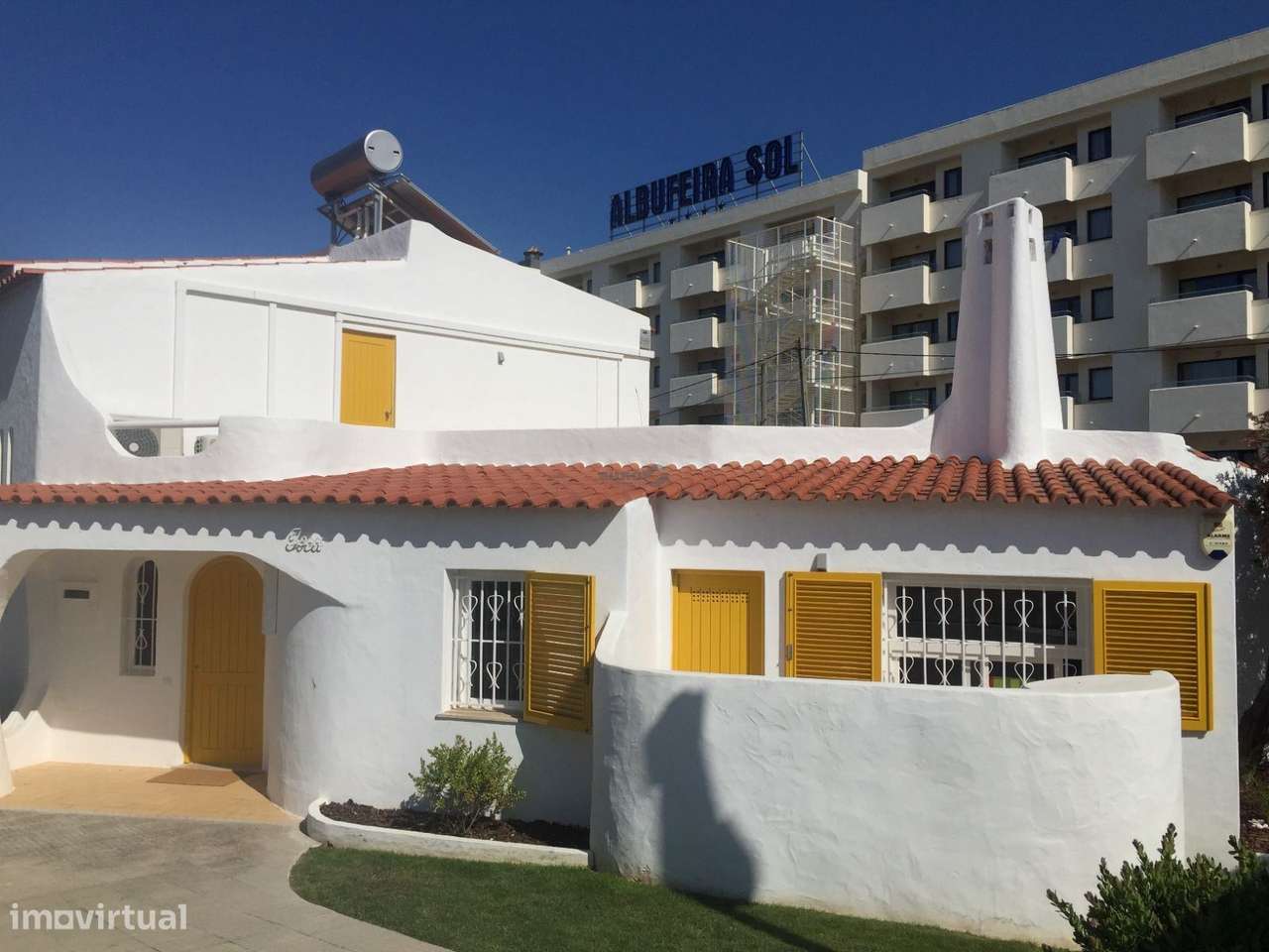 Moradia Algarvia Renovada com Piscina a 600 m da Praia de Santa Eul...-1