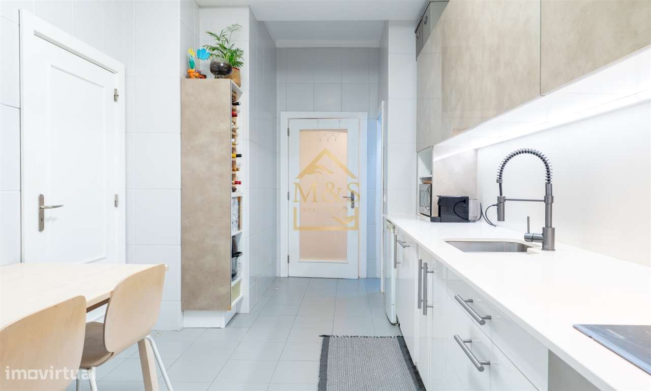 Apartamento T4, Varanda, a 600Mts da Praia, Metro - Matosinhos Sul-3