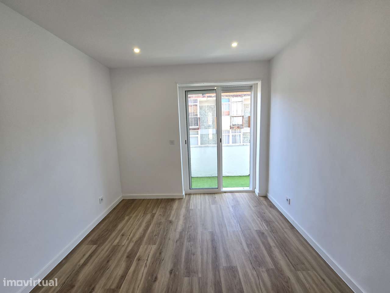 Apartamento T3 Totalmente Remodelado – Cacém-4