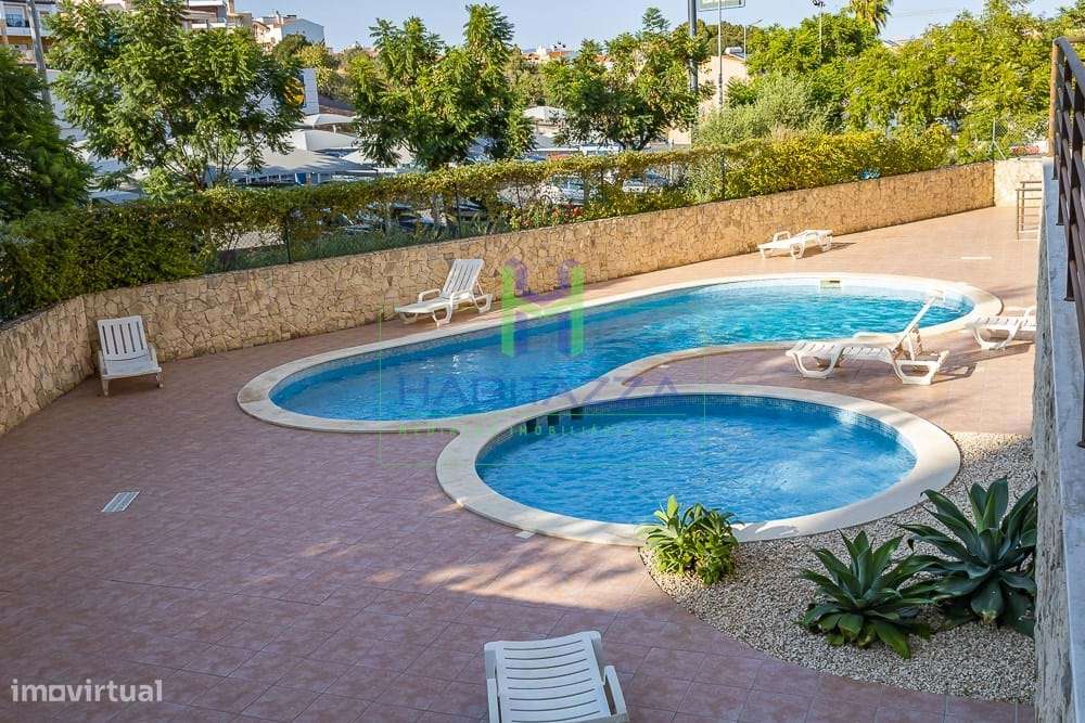 Apartamento T3 com piscina, lugar de garagem e arrecadação, no centro-32