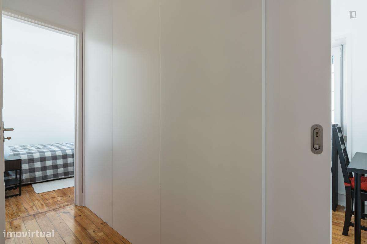 Quarto - localizado em Alameda Lisbon - Grande imagem: 2/10