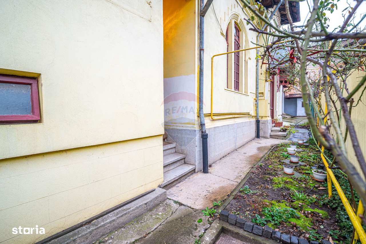 Casa ultracentrală cu 2 camere de vanzare in Ploiesti - Imagine principală: 3/13