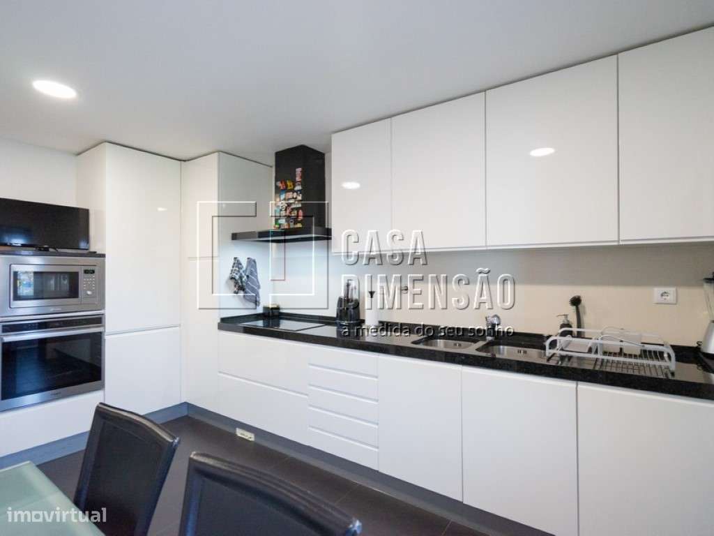 Apartamento de tipologia T2 na Serra de Carnaxide, como NOVO!!-27