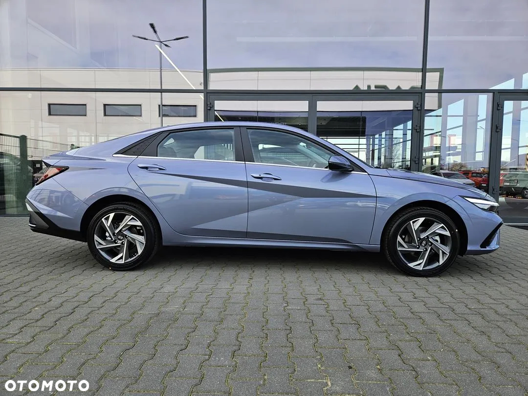 Hyundai Elantra 1.6 Executive CVT - 6