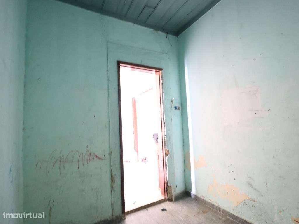 Duas moradias geminadas à venda na rua Miguel Bombarda, Barreiro-6